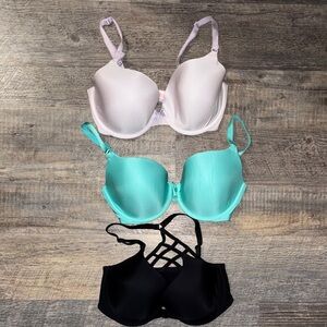 Victoria’s Secret bras 32DD